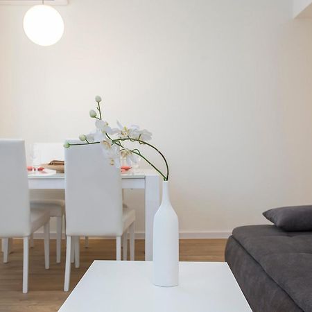 Modern Apartment In The City Center Sofia Exterior photo