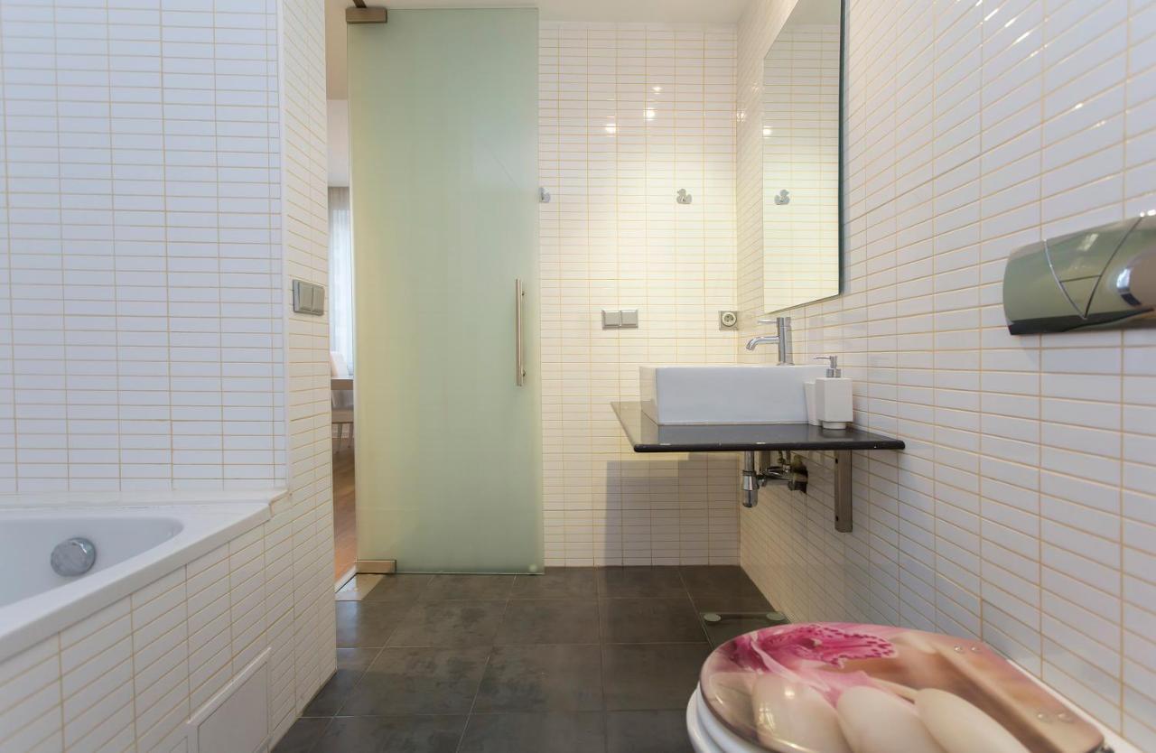 Modern Apartment In The City Center Sofia Exterior photo