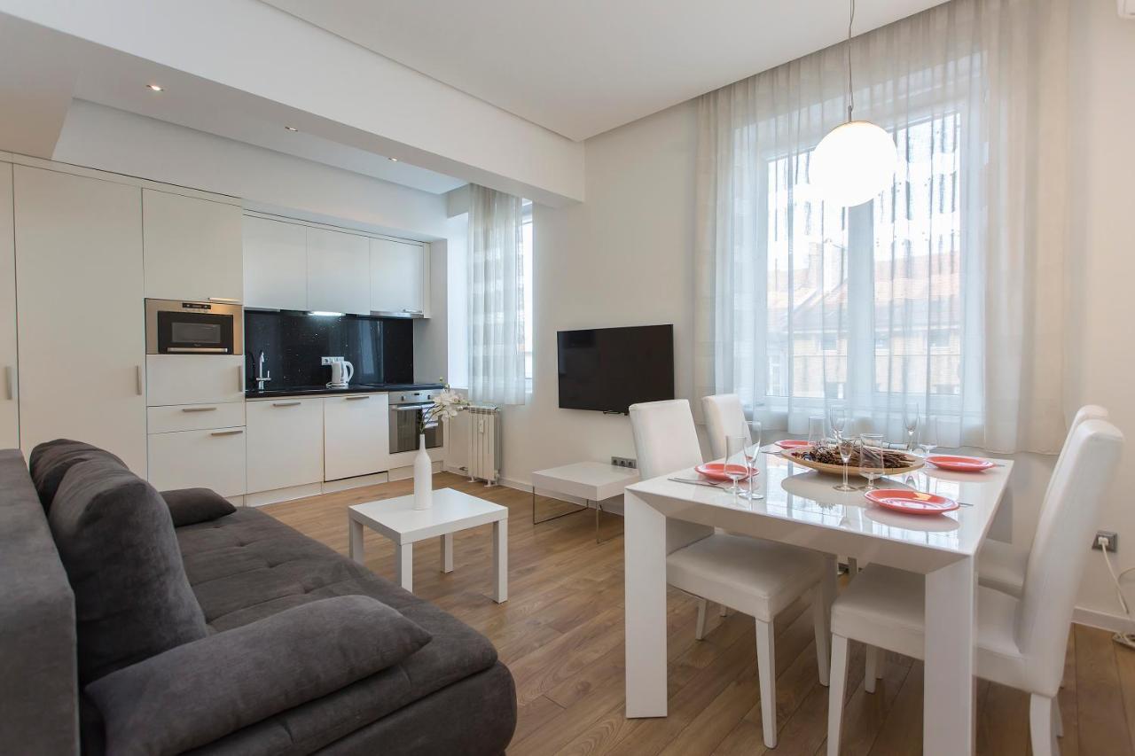 Modern Apartment In The City Center Sofia Exterior photo