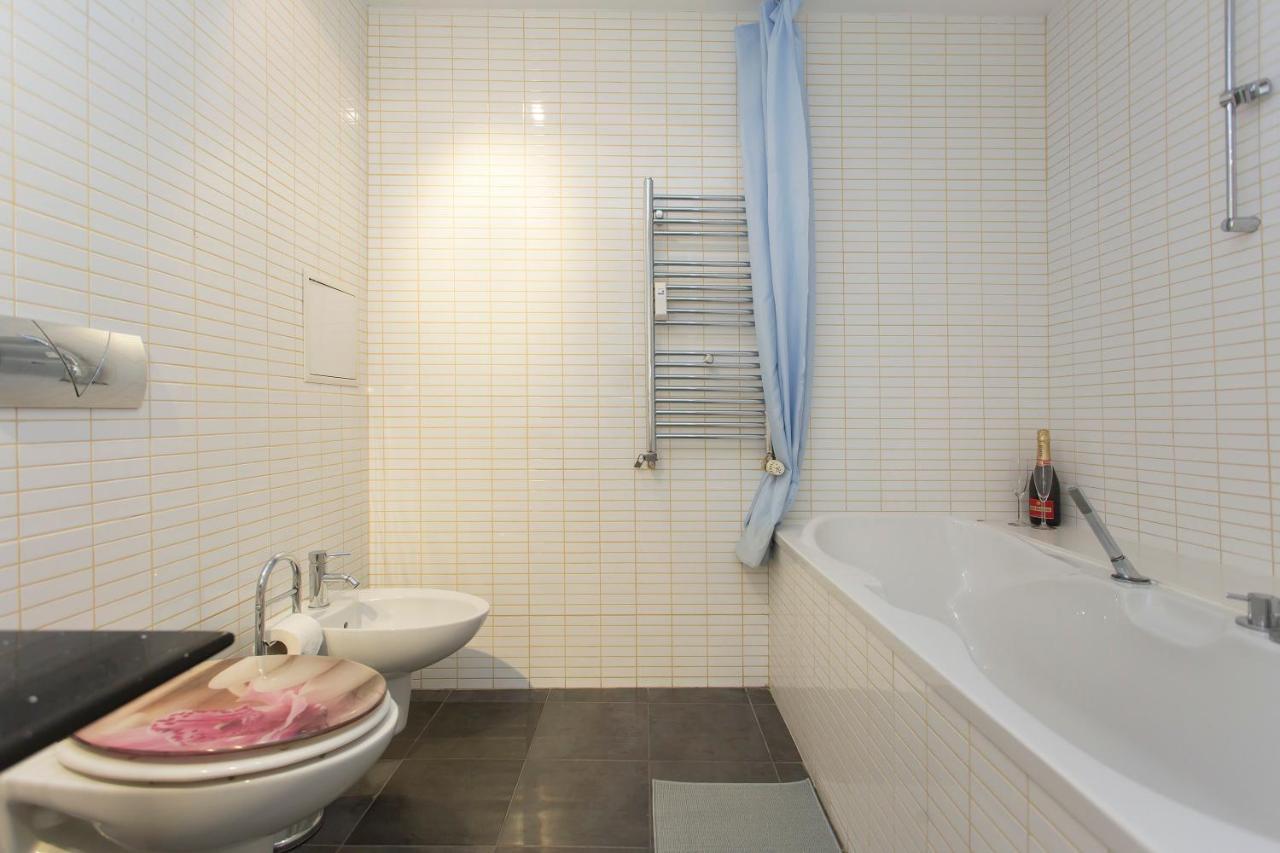 Modern Apartment In The City Center Sofia Exterior photo